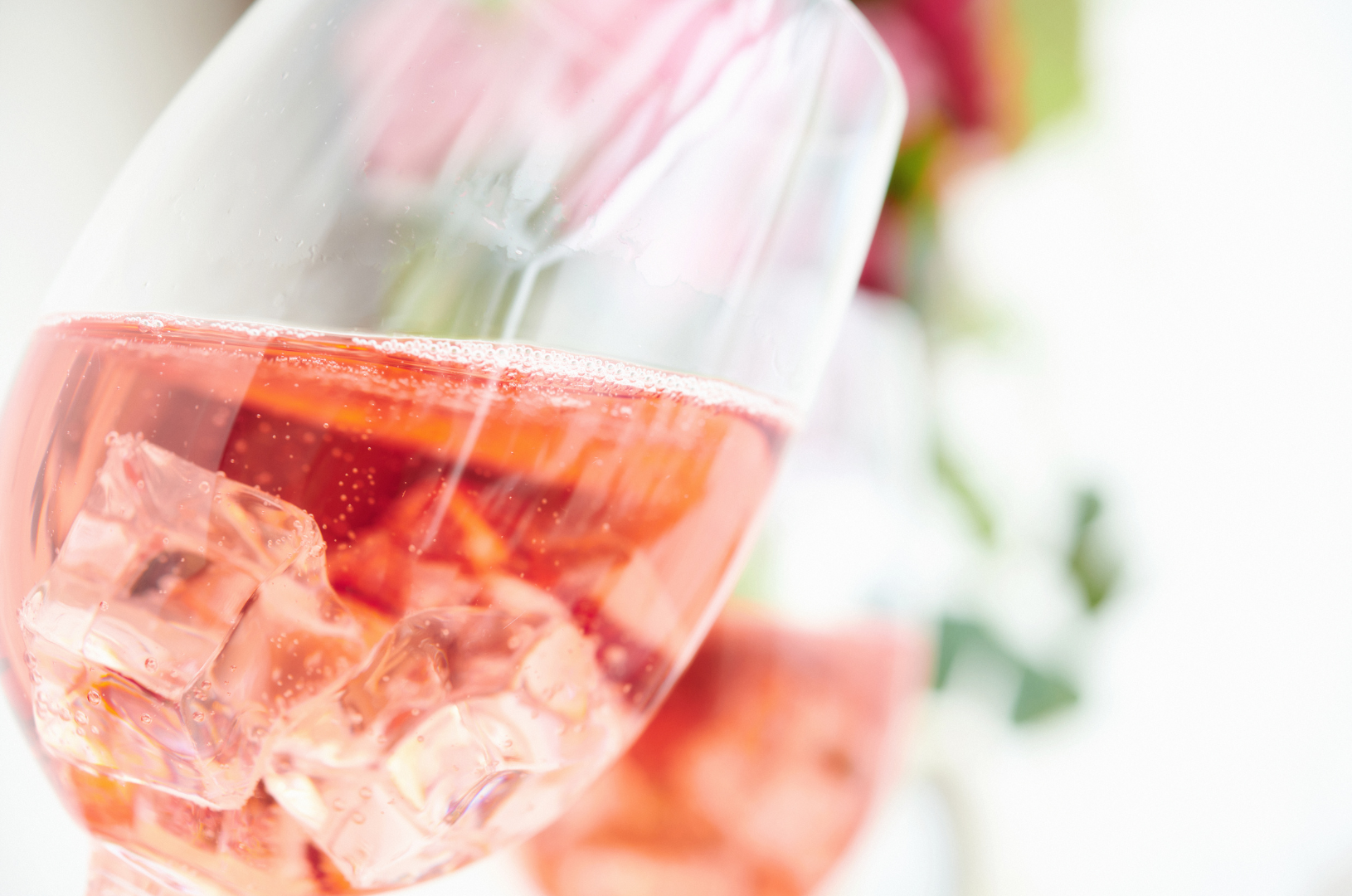 The Art of Spritzing: Why Sayless Spritz is Your Go-To Summer Drink